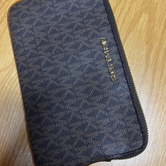 Pretty brown clutch - Picture 2 of 4